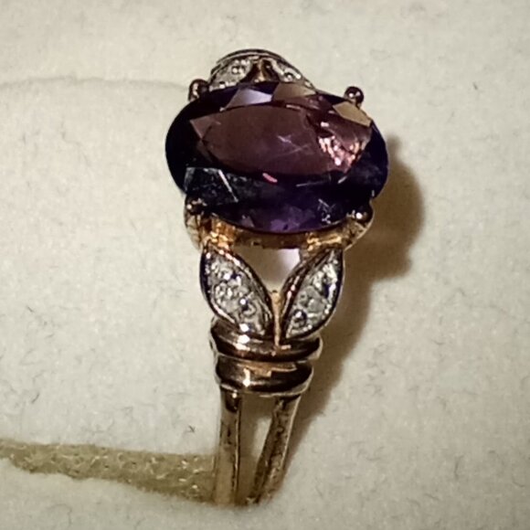 CHRISTMAS SPECIAL! 10Kt Yellow Gold Amethyst & Diamond-Accent Ring - Picture 2 of 6